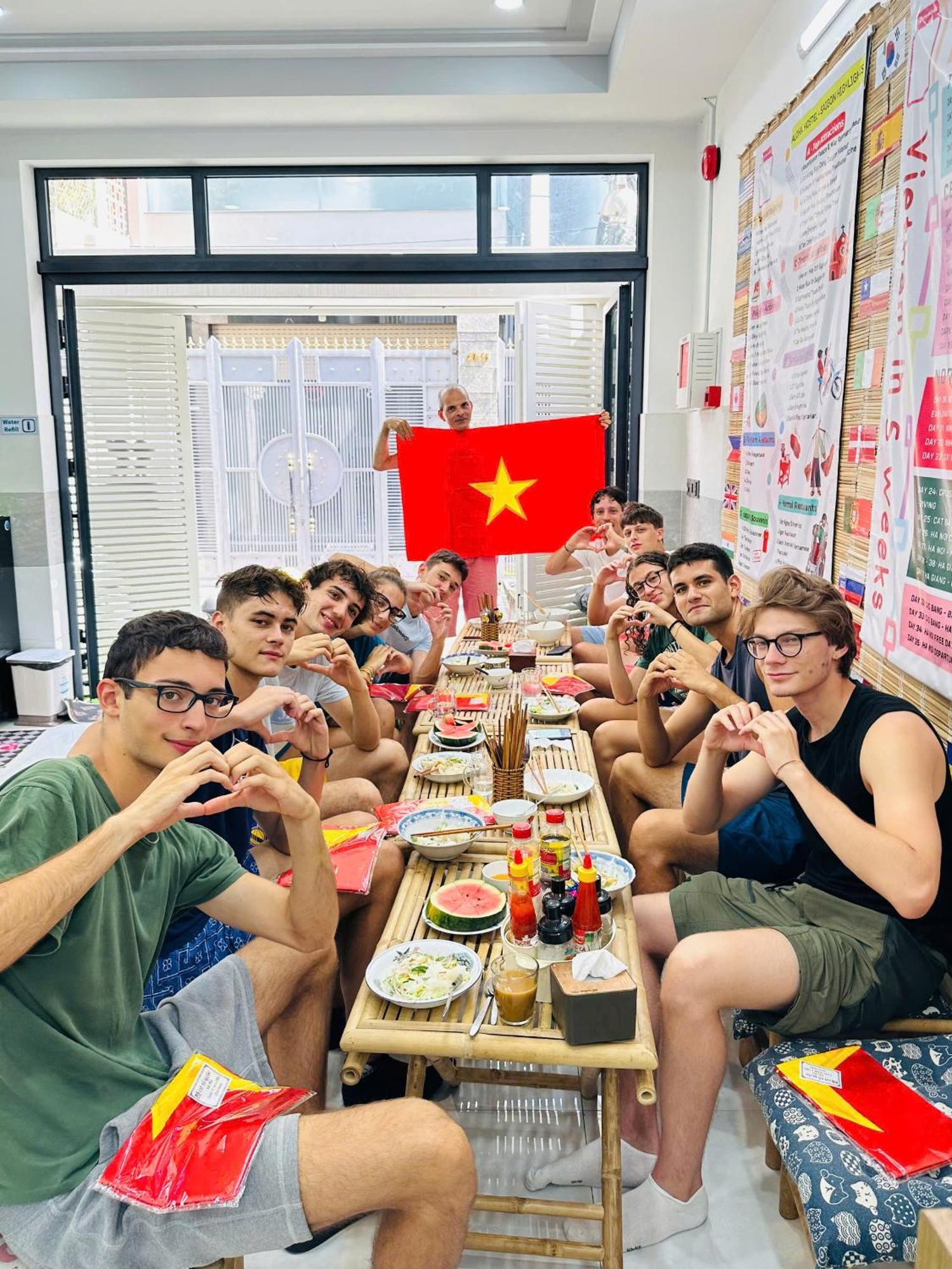 Aloha Saigon Premium Hostel By Local Travel Experts - Newly Opened, Less-Touristy Location, Spacious Rooms, Glass Shower Bathroom, Free Breakfast & Walking Tour 胡志明市 外观 照片
